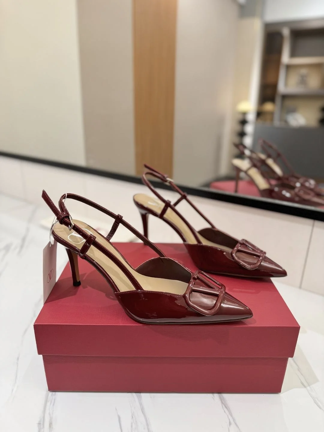 Valentino Sandals Durable 35997