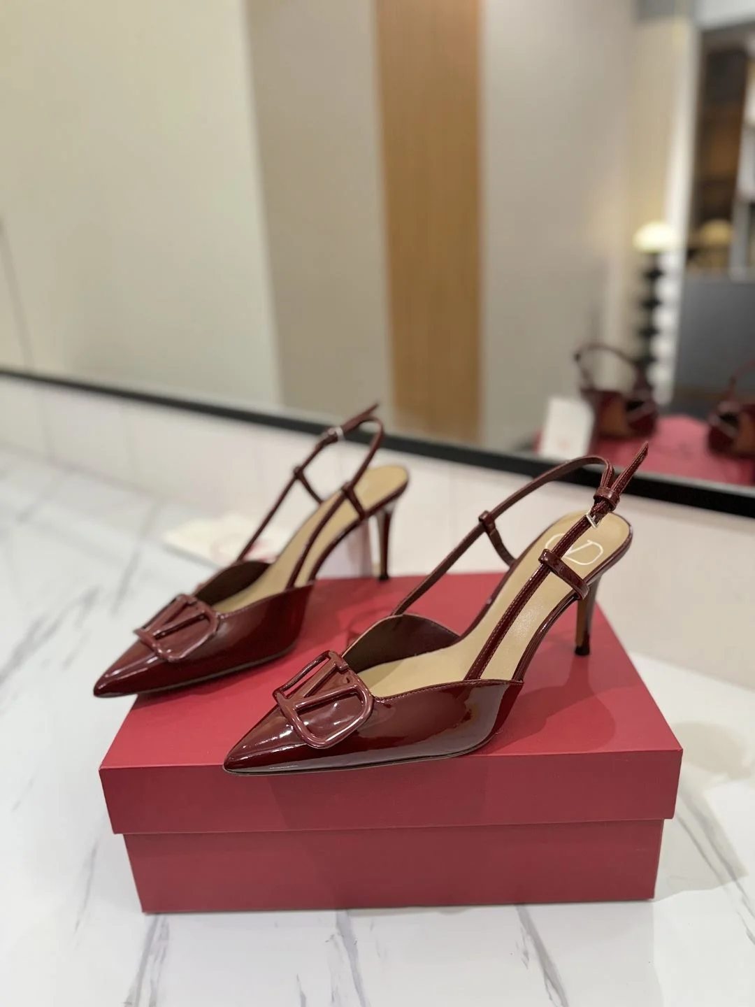 Valentino Sandals Durable 35997