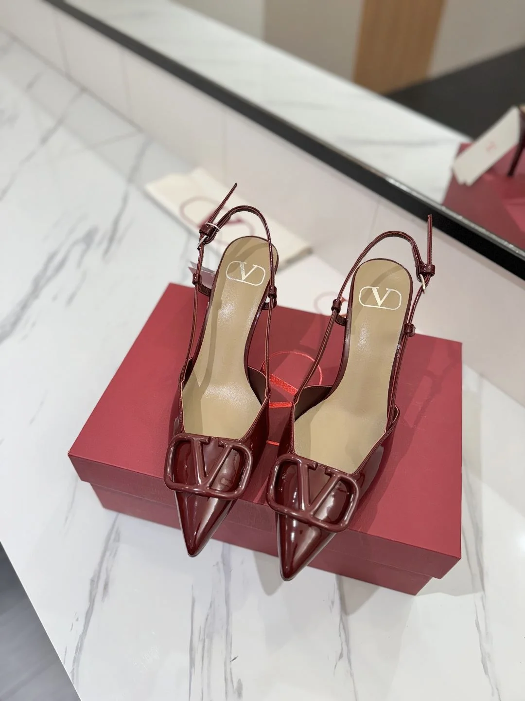 Valentino Sandals Durable 35997