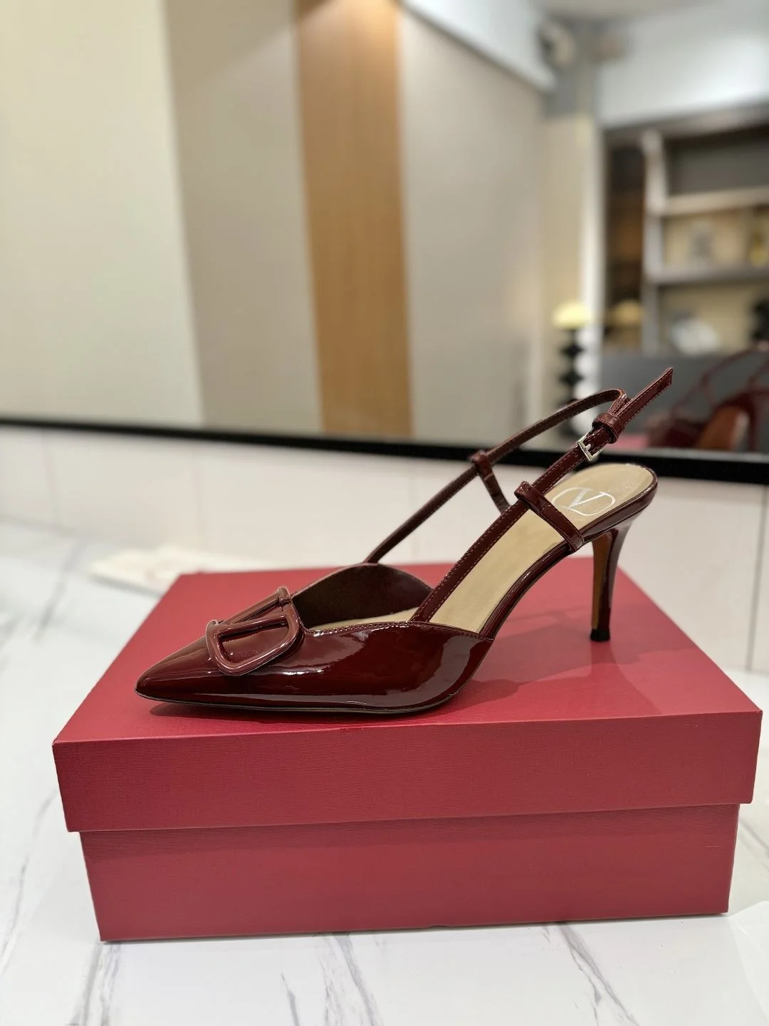 Valentino Sandals Durable 35997