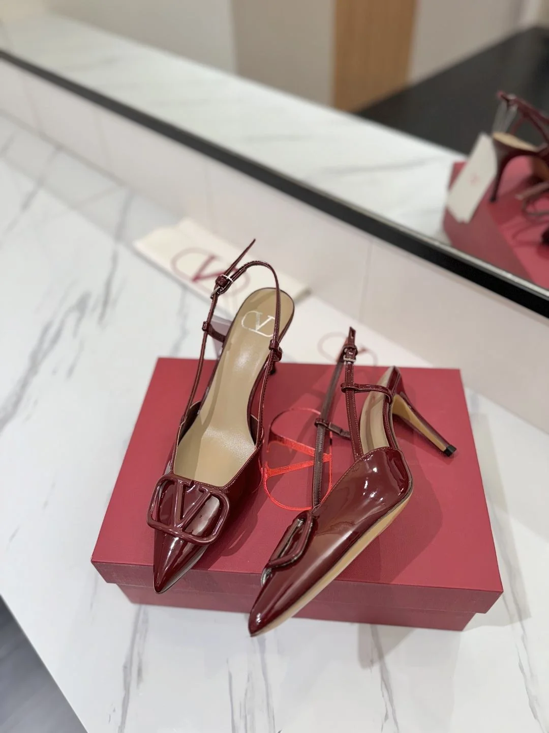 Valentino Sandals Durable 35997