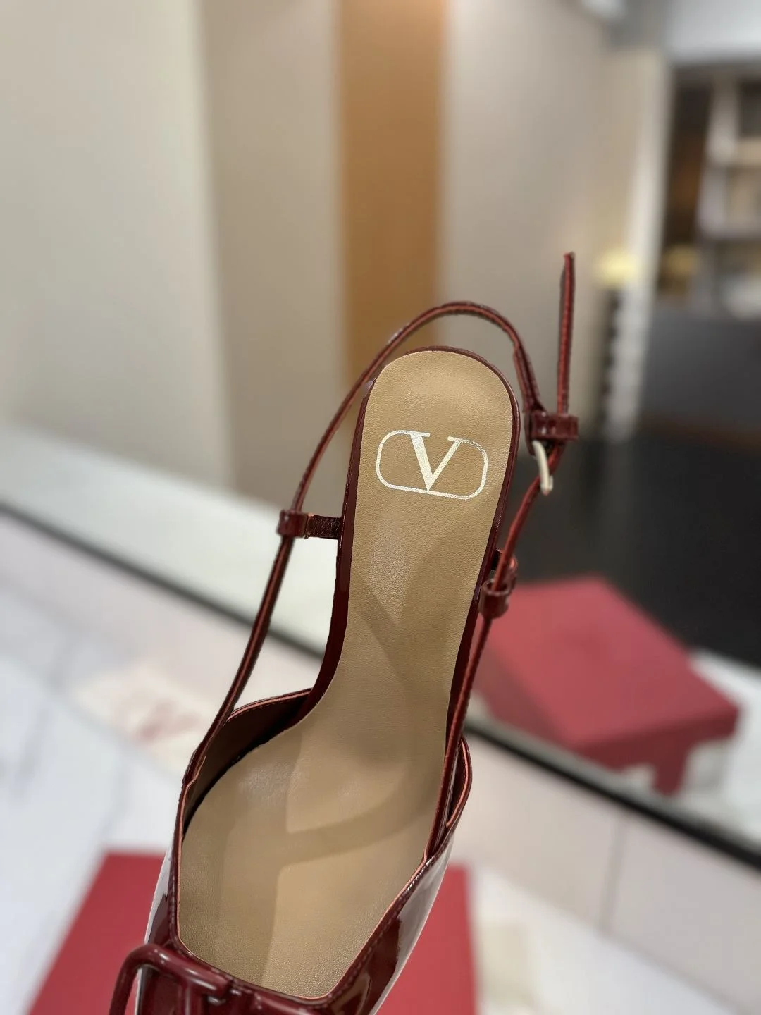 Valentino Sandals Durable 35997