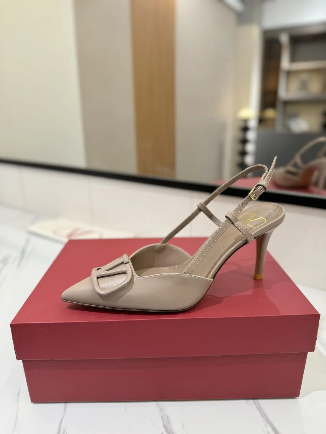 Durable Valentino Sandals 35992