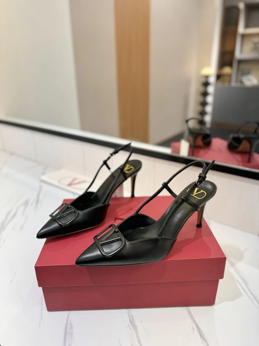 Valentino Sandals HighQuality 35983