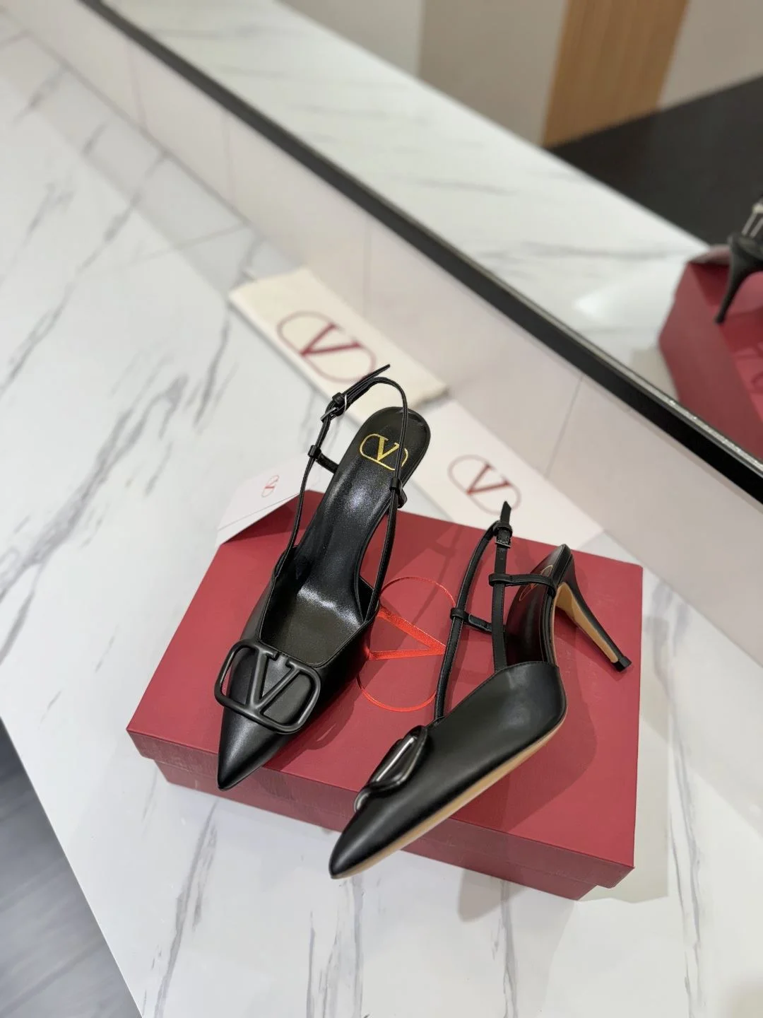Valentino Sandals HighQuality 35983