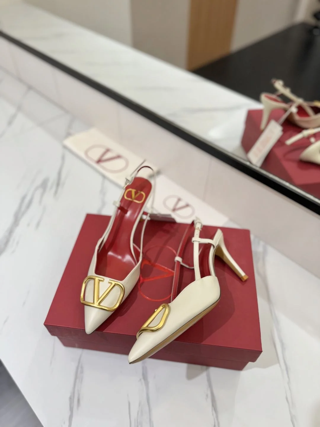 Valentino Sandals Youthful 35993