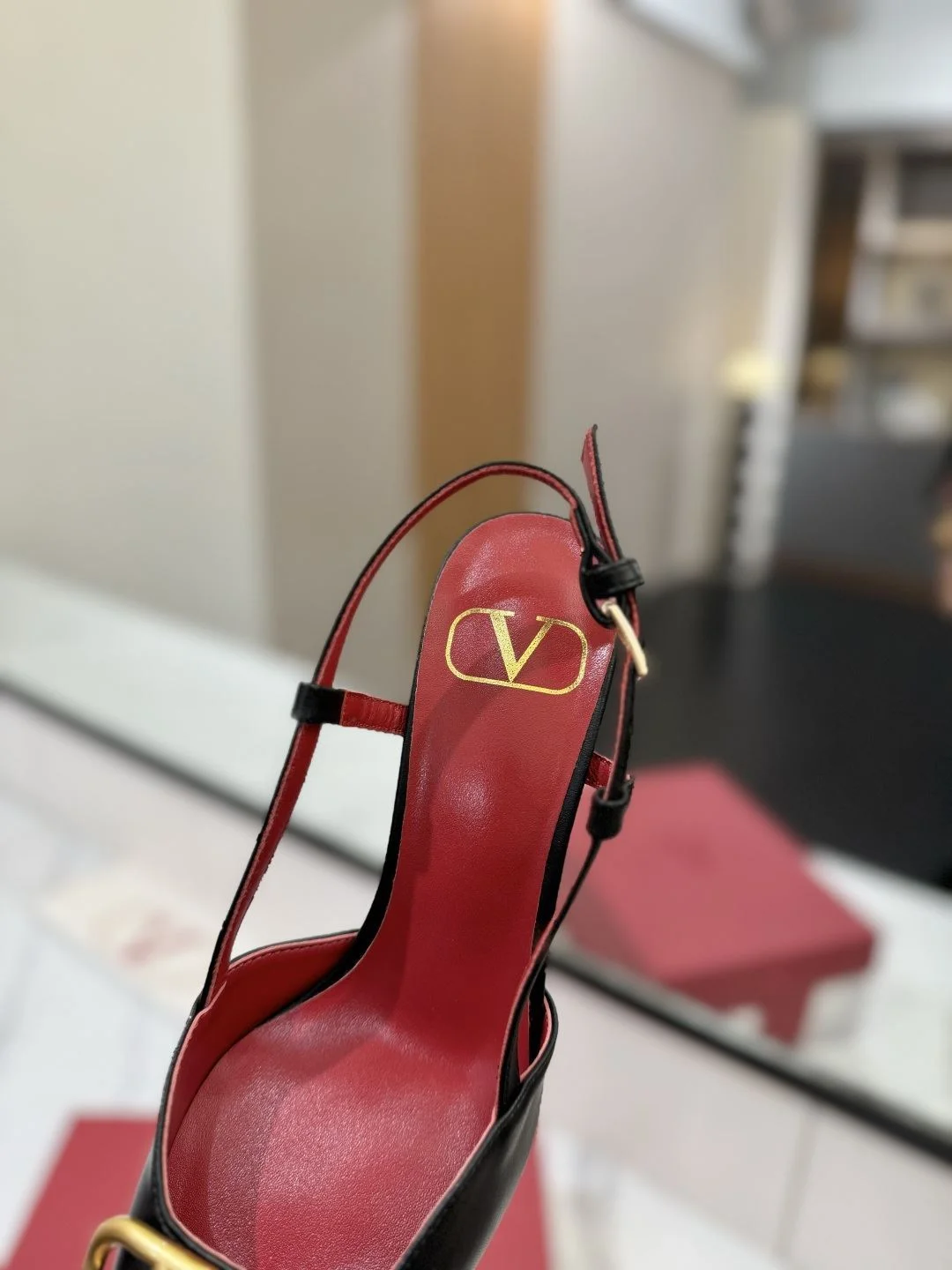 Valentino Sandals GoodFit 35978