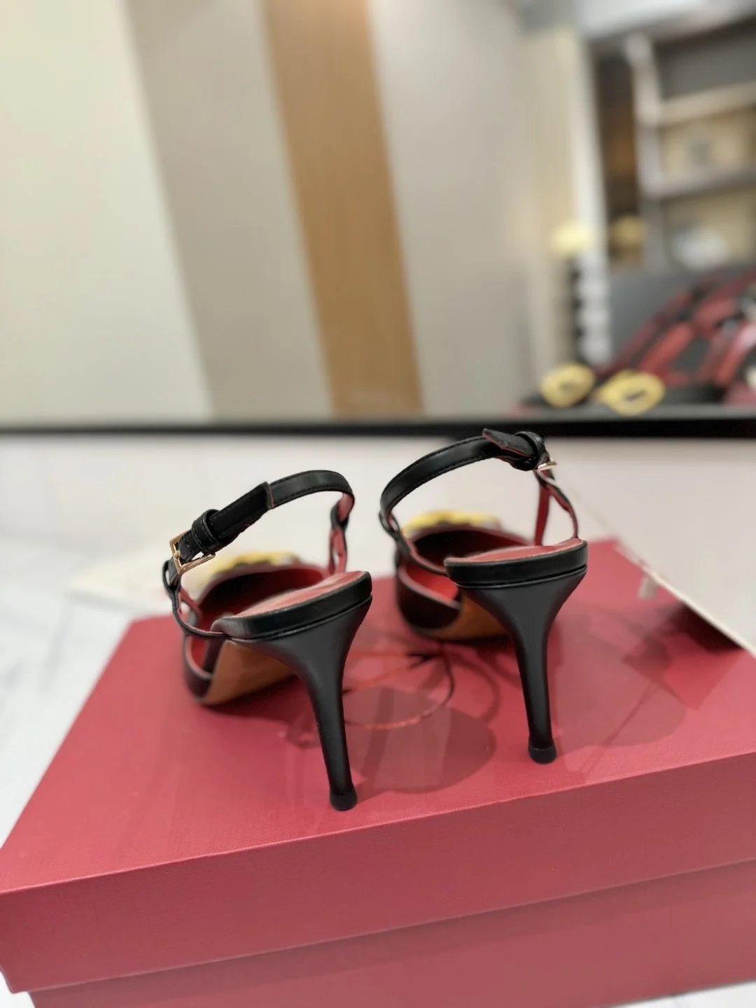 Valentino Sandals GoodFit 35978