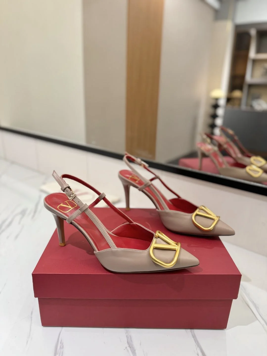 Refined Valentino Sandals 35982