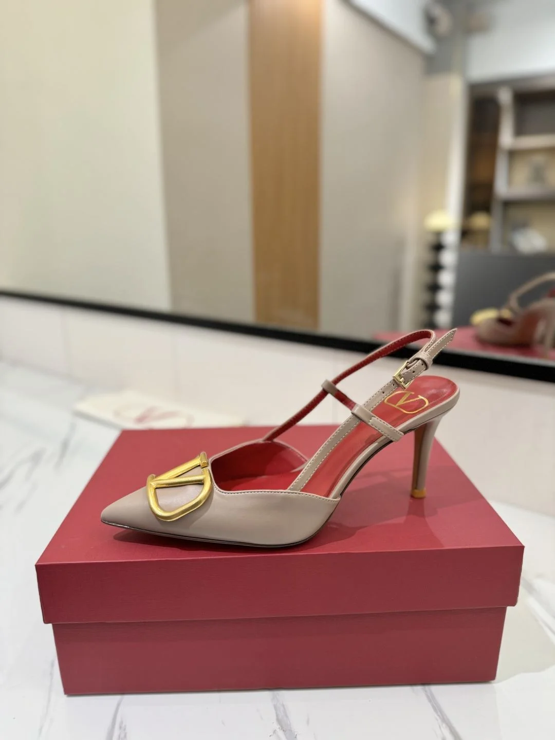 Refined Valentino Sandals 35982