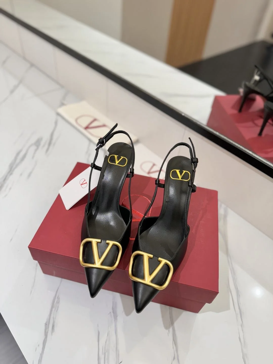 FlexibleFit Valentino Sandals 35985