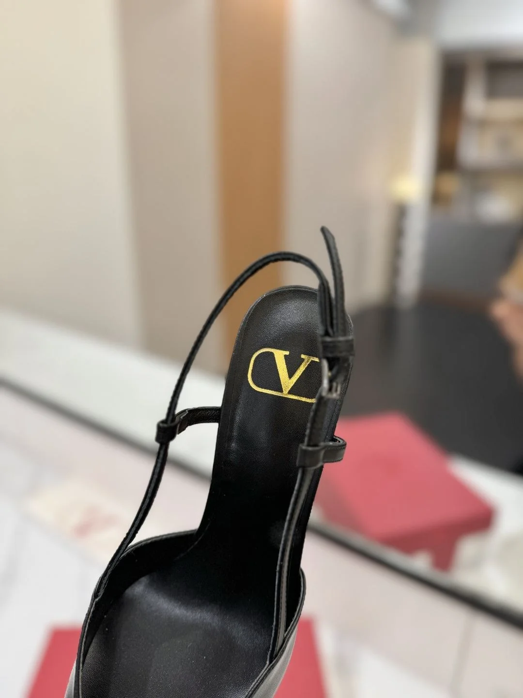 FlexibleFit Valentino Sandals 35985