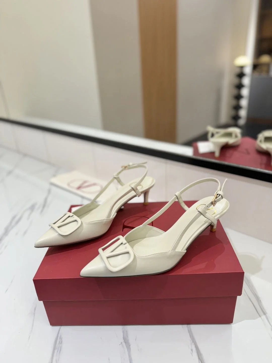 Valentino Sandals Lightweight 35987