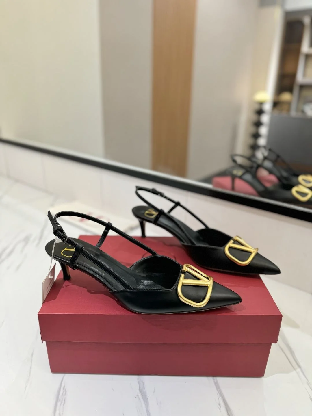 Popular Valentino Sandals 35996