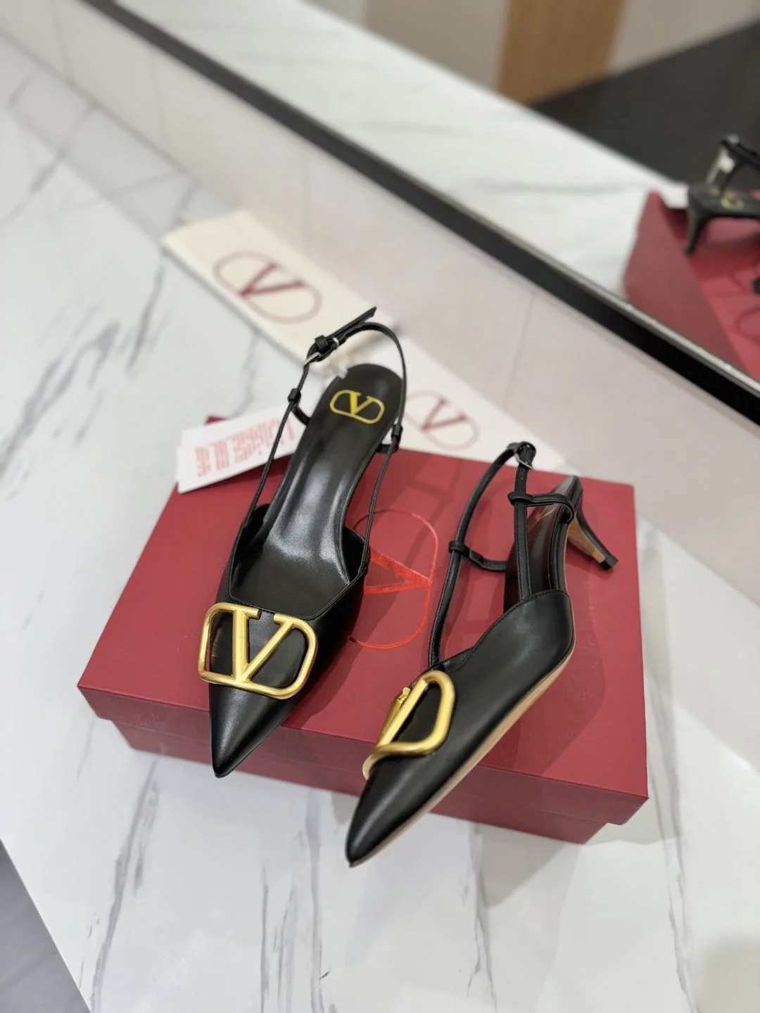 Popular Valentino Sandals 35996