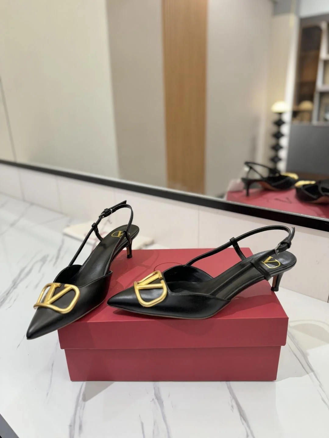 Popular Valentino Sandals 35996