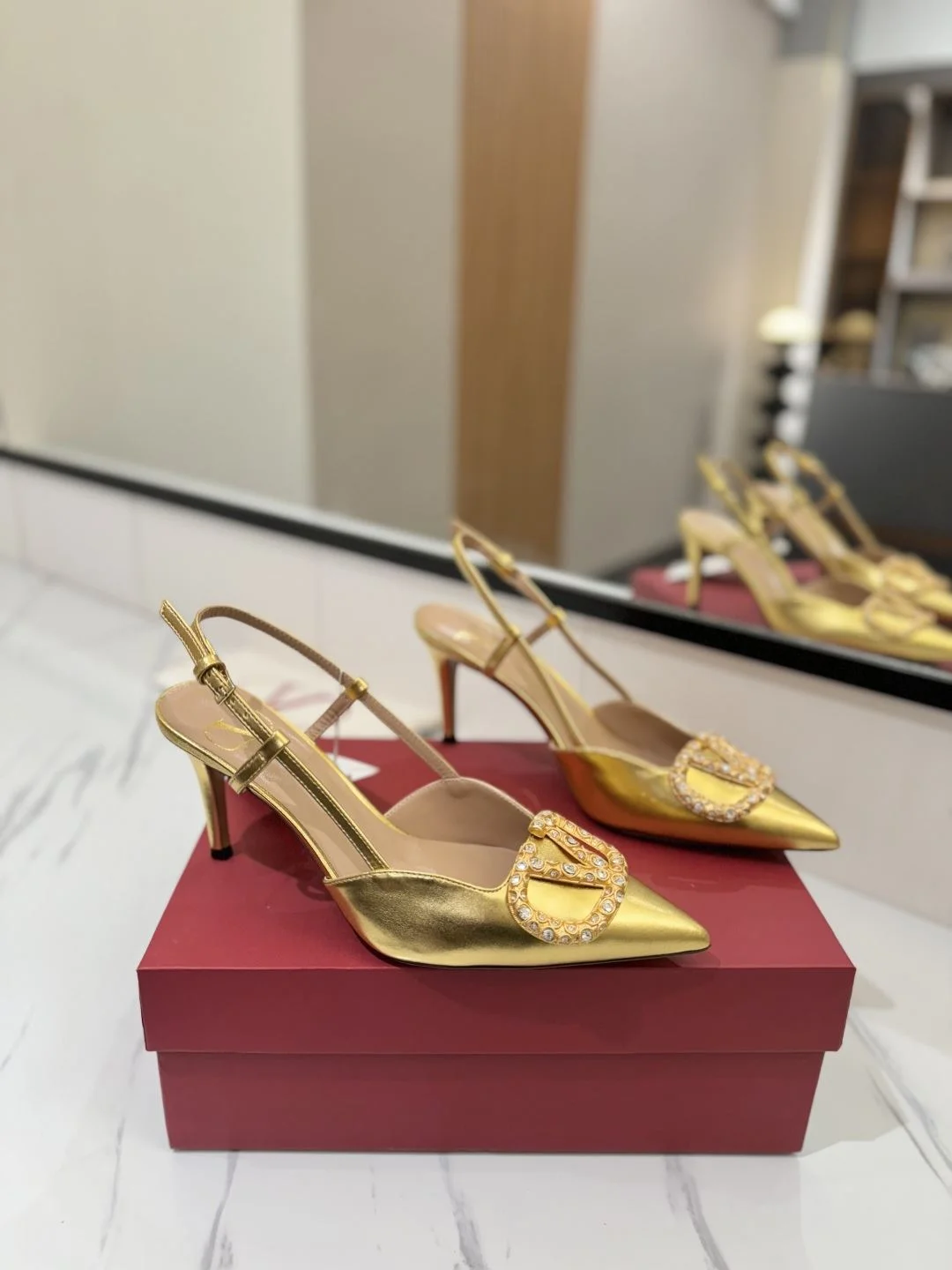 Valentino Sandals Trendsetting 35977
