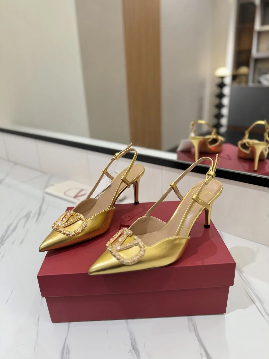 Valentino Sandals Trendsetting 35977