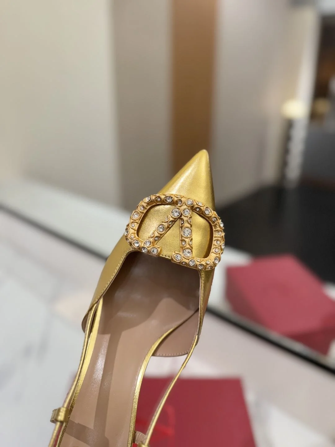 Valentino Sandals Trendsetting 35977