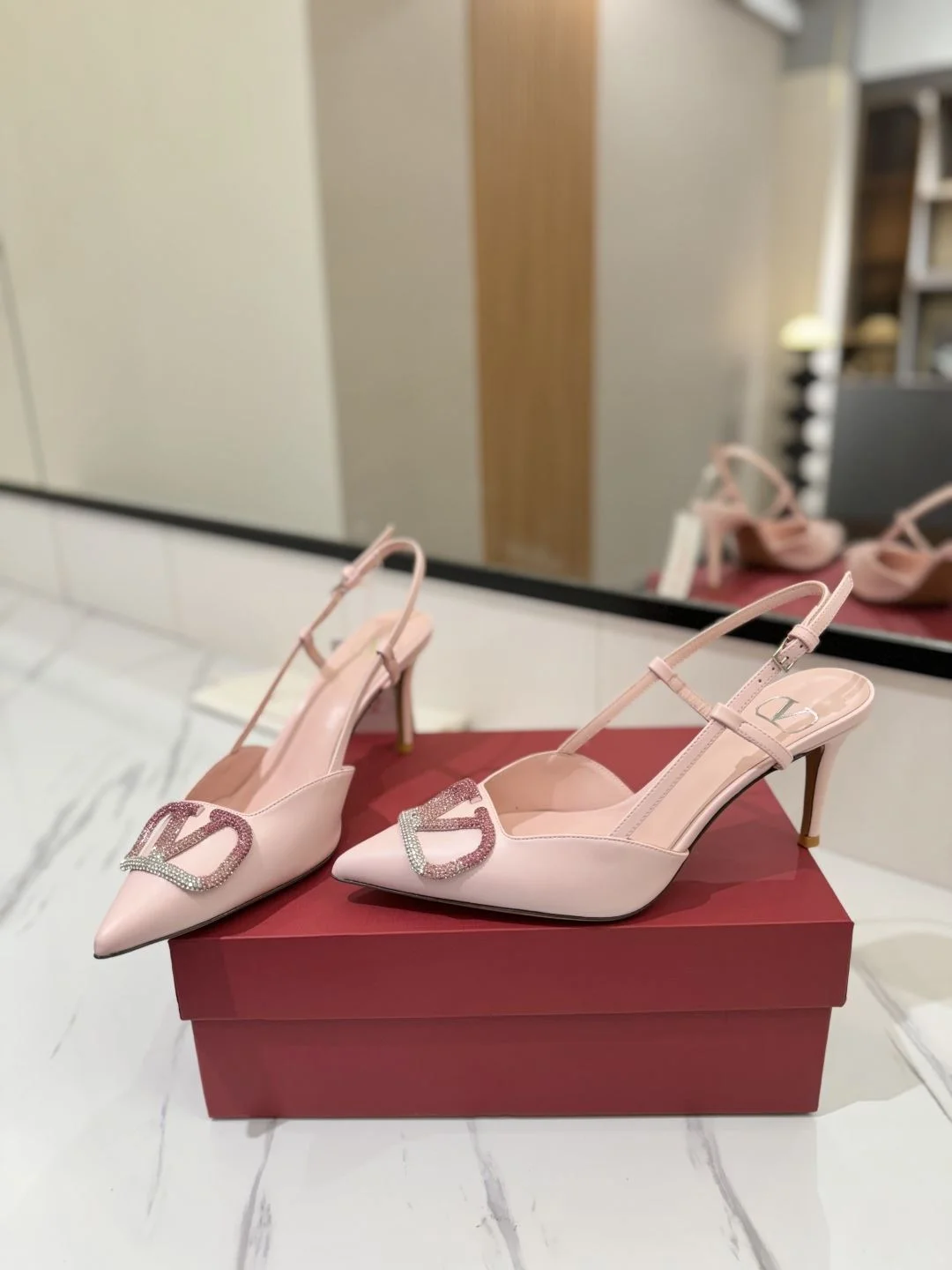 Valentino Sandals Trendy 35974