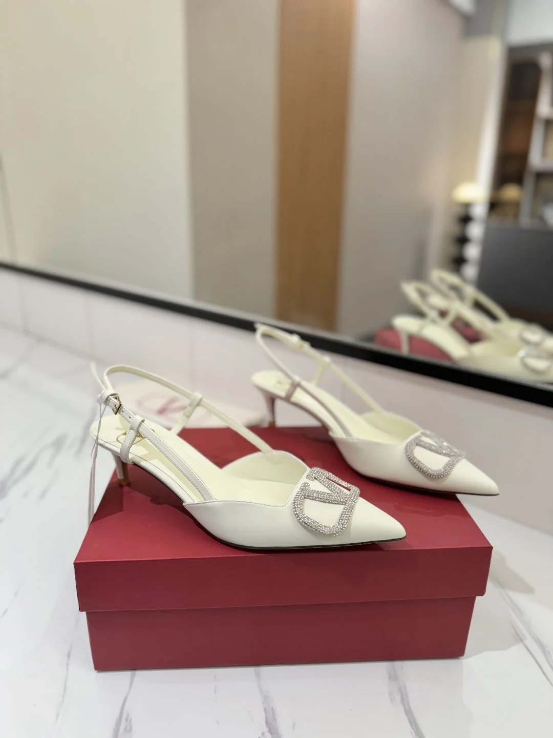Sleek Valentino Sandals 35966