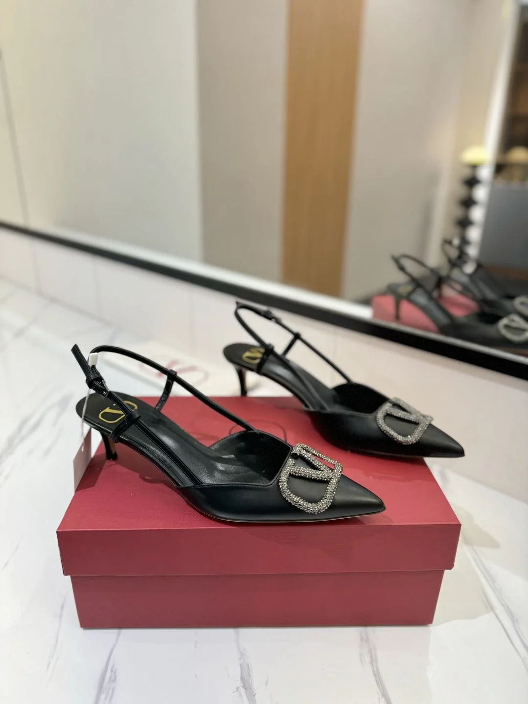 Valentino Sandals Vibrant 35969