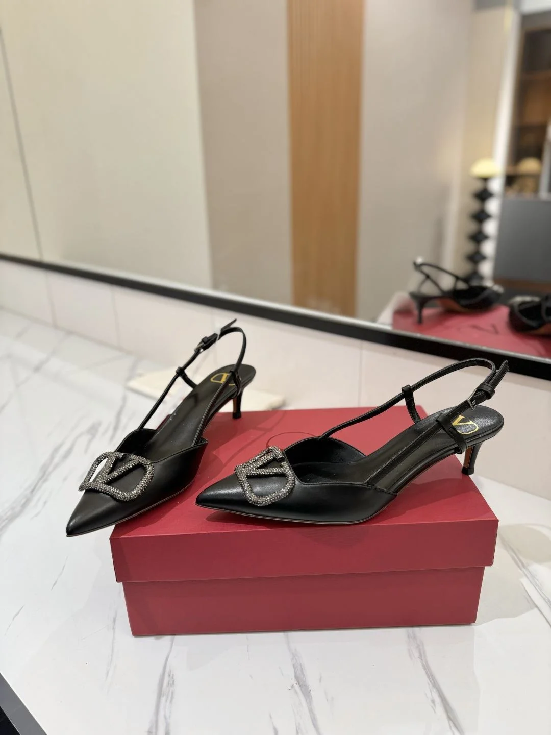 Valentino Sandals Vibrant 35969