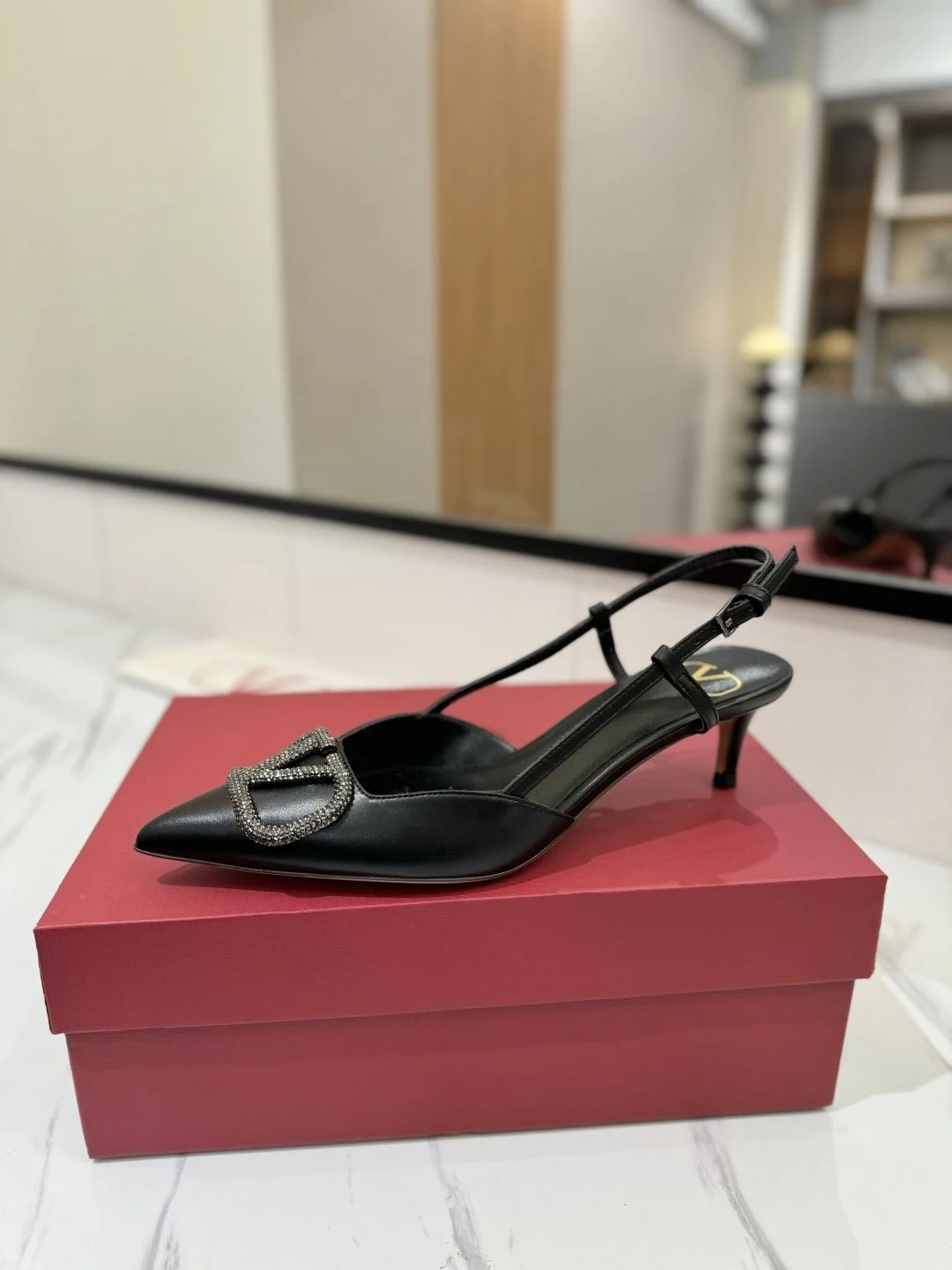 Valentino Sandals Vibrant 35969