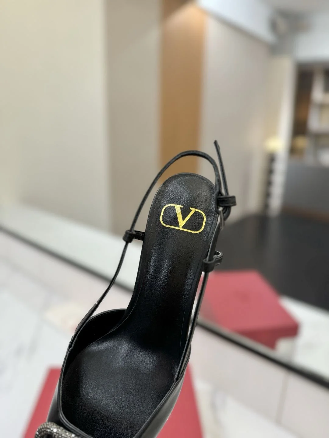 Valentino Sandals Vibrant 35969
