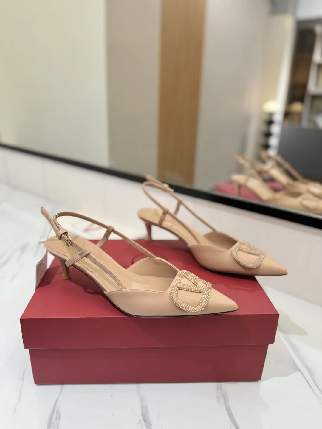HighPerformance Valentino Sandals 35967
