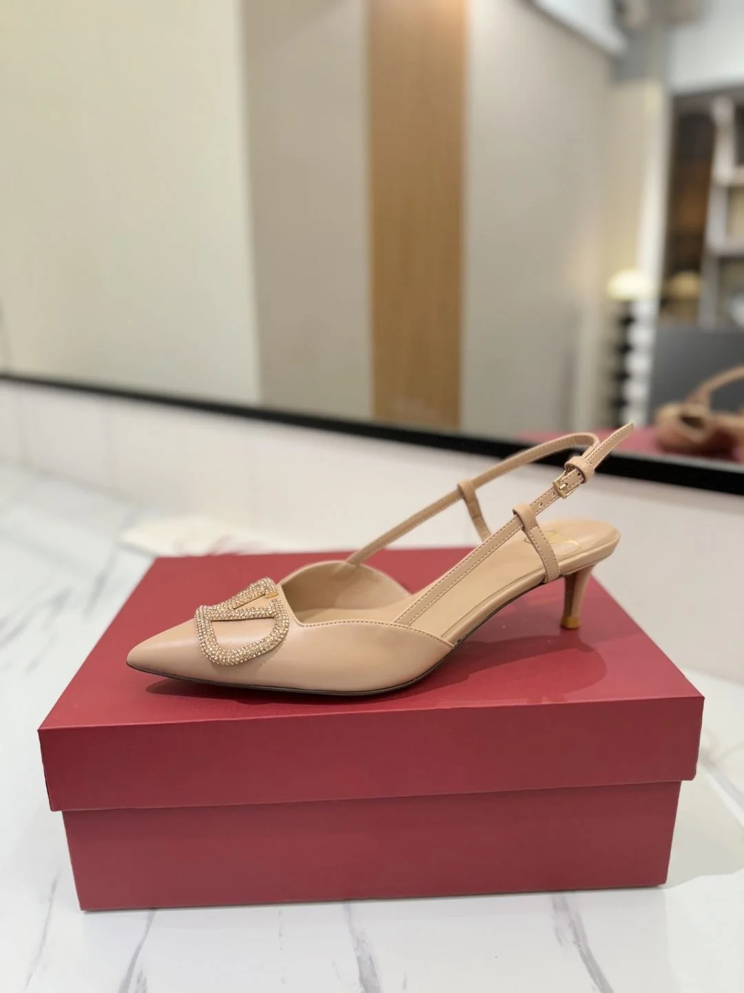 HighPerformance Valentino Sandals 35967