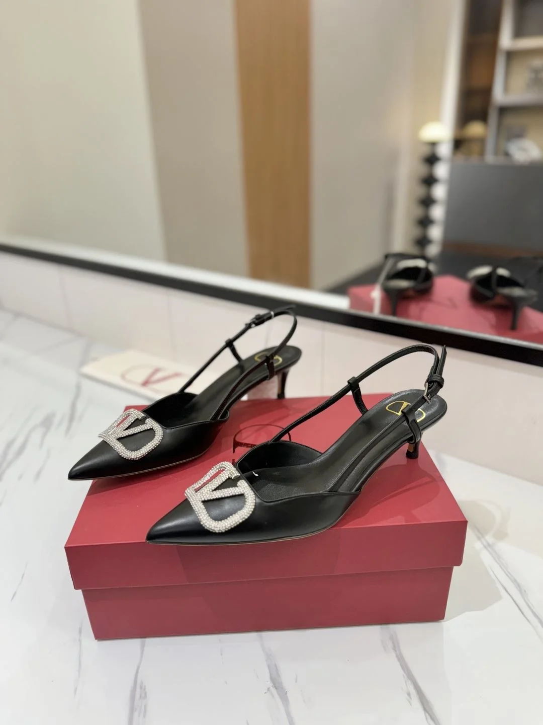 Classic Valentino Sandals 35968
