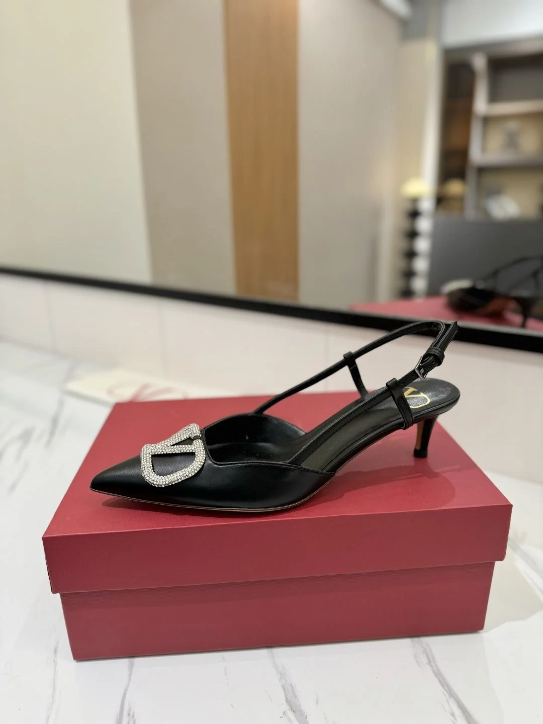 Classic Valentino Sandals 35968