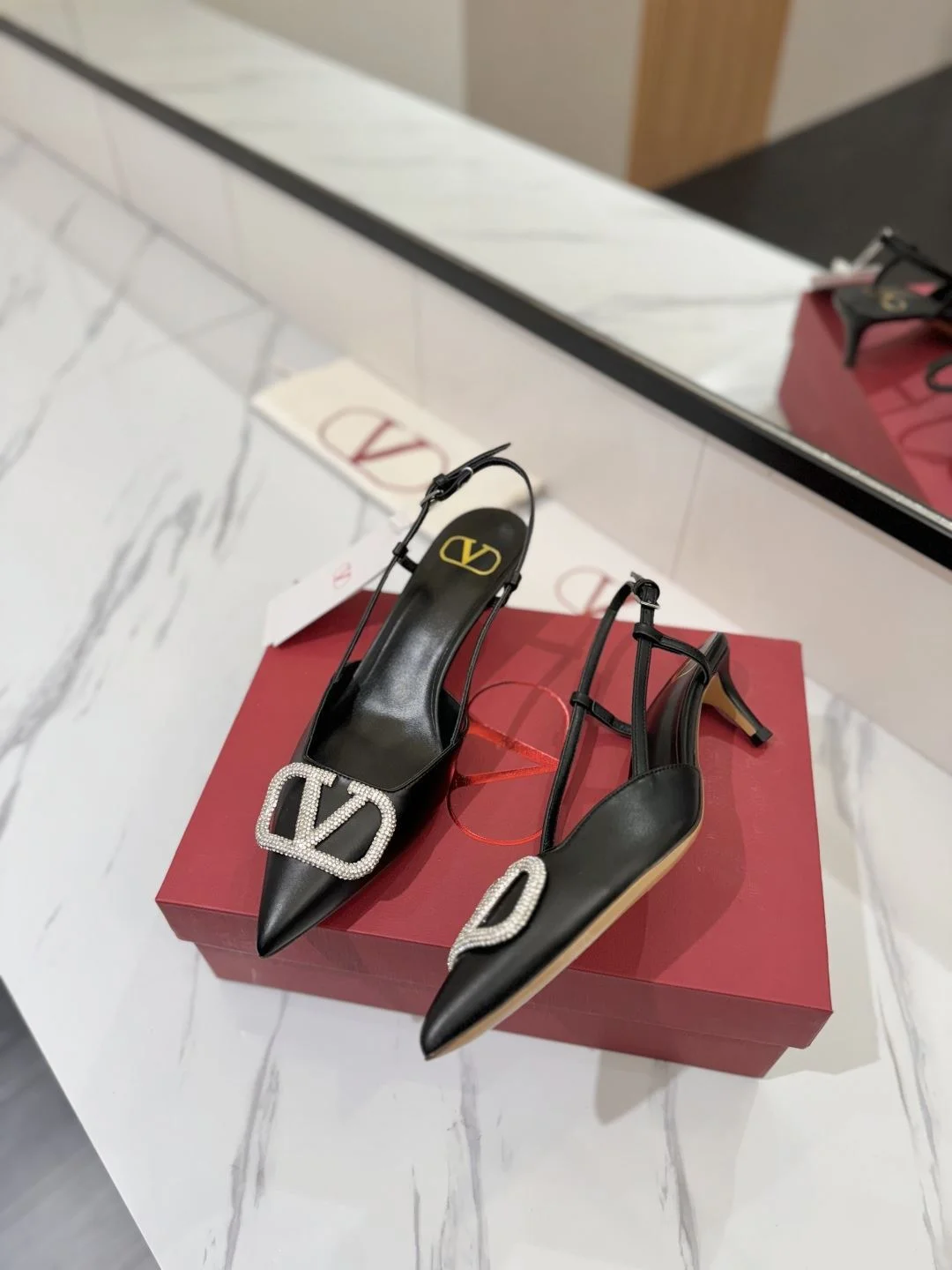 Classic Valentino Sandals 35968