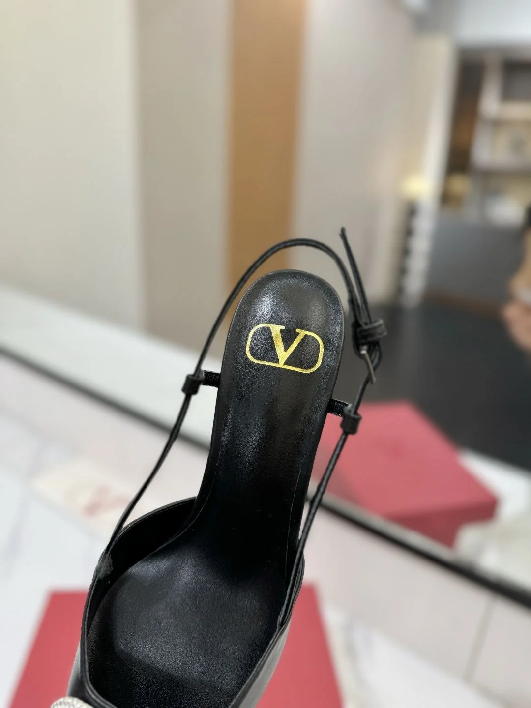 Classic Valentino Sandals 35968
