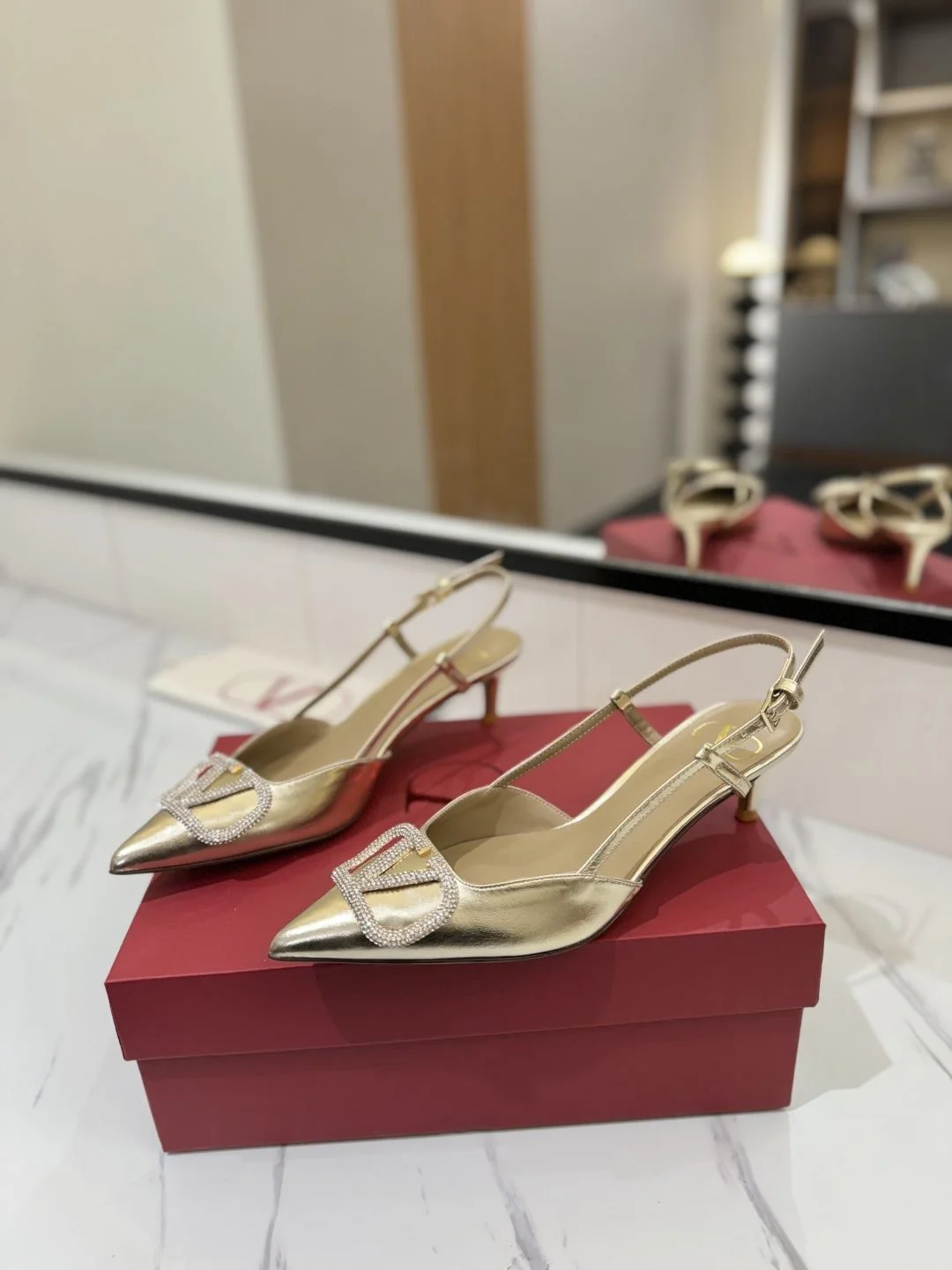 ModernLook Valentino Sandals 35965