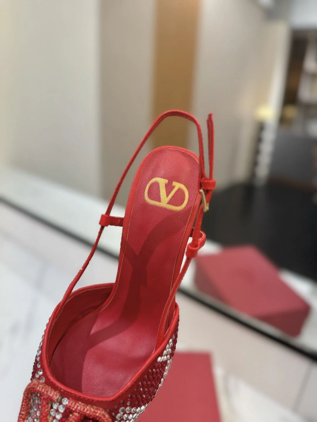 Valentino Sandals Durable 35962