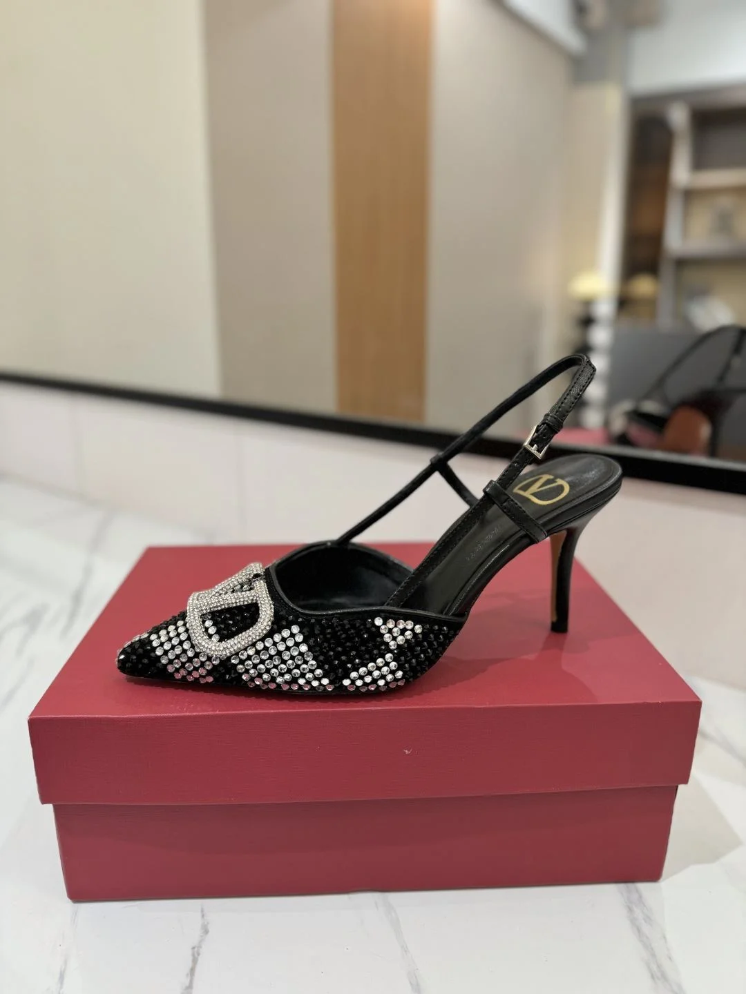 Valentino Sandals Trendsetting 35955