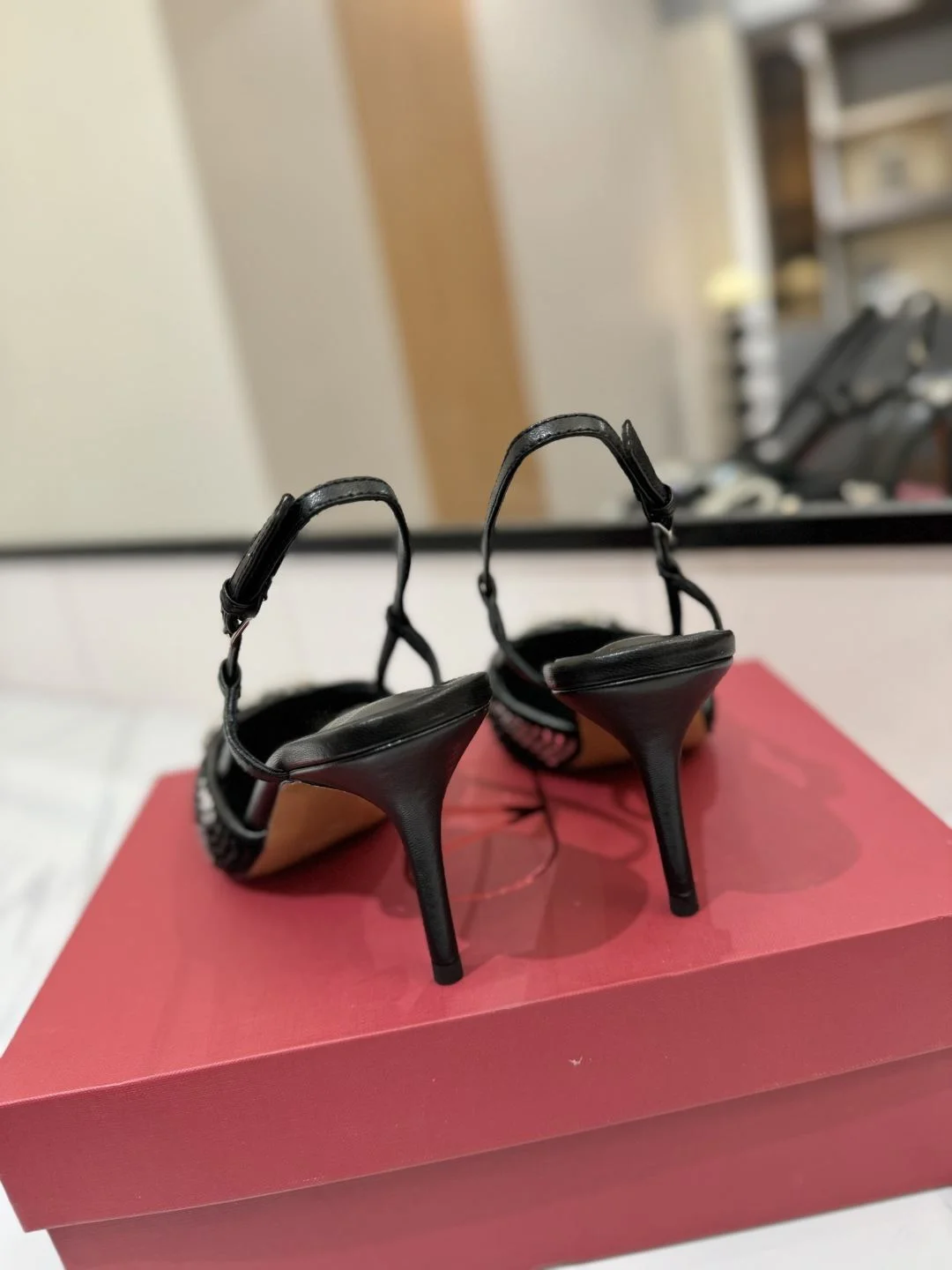 Valentino Sandals Trendsetting 35955
