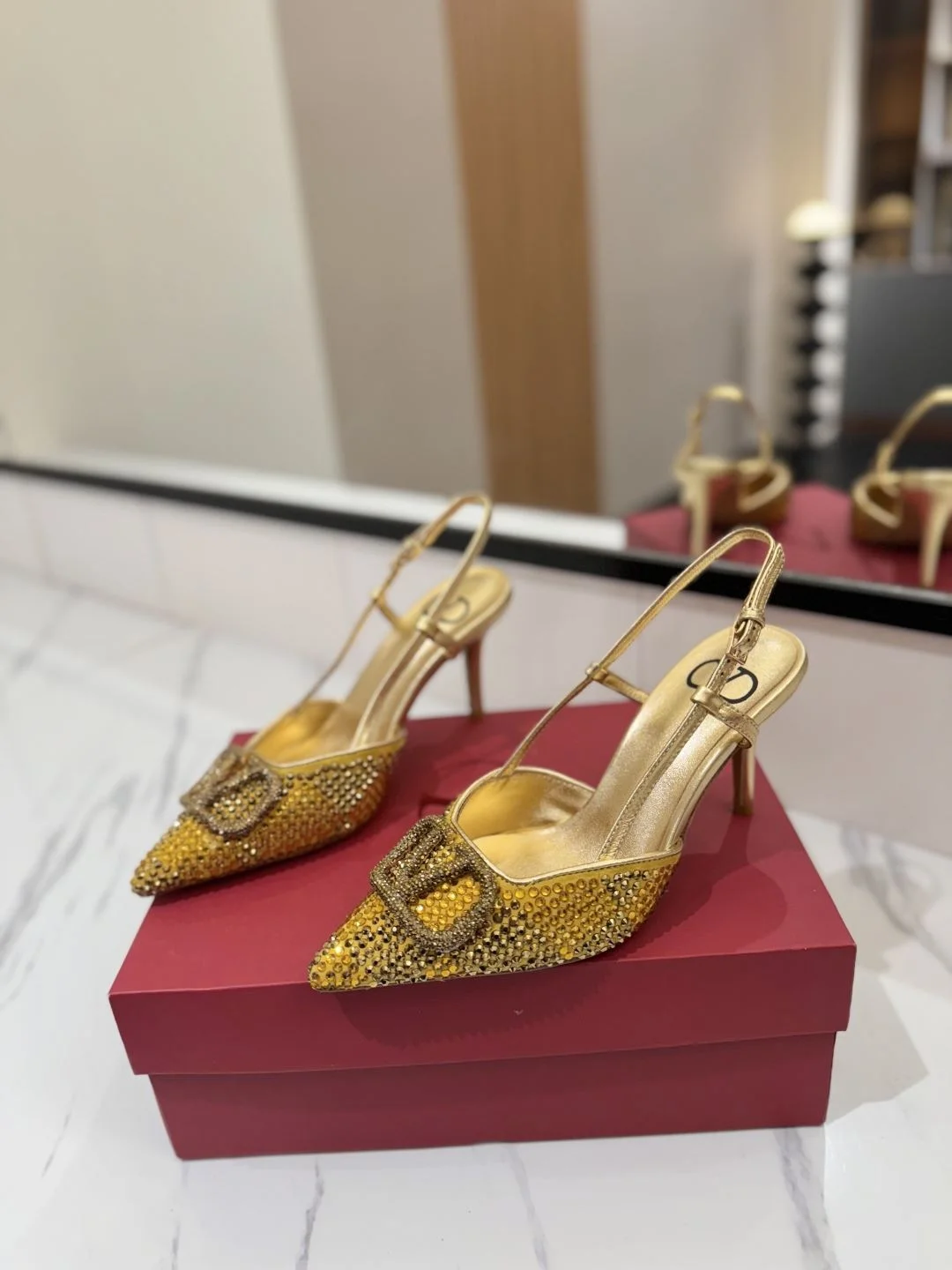 EyeCatching Valentino Sandals 35952