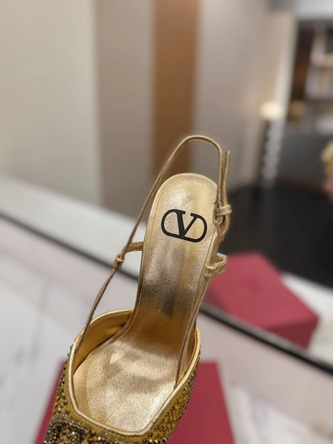 EyeCatching Valentino Sandals 35952