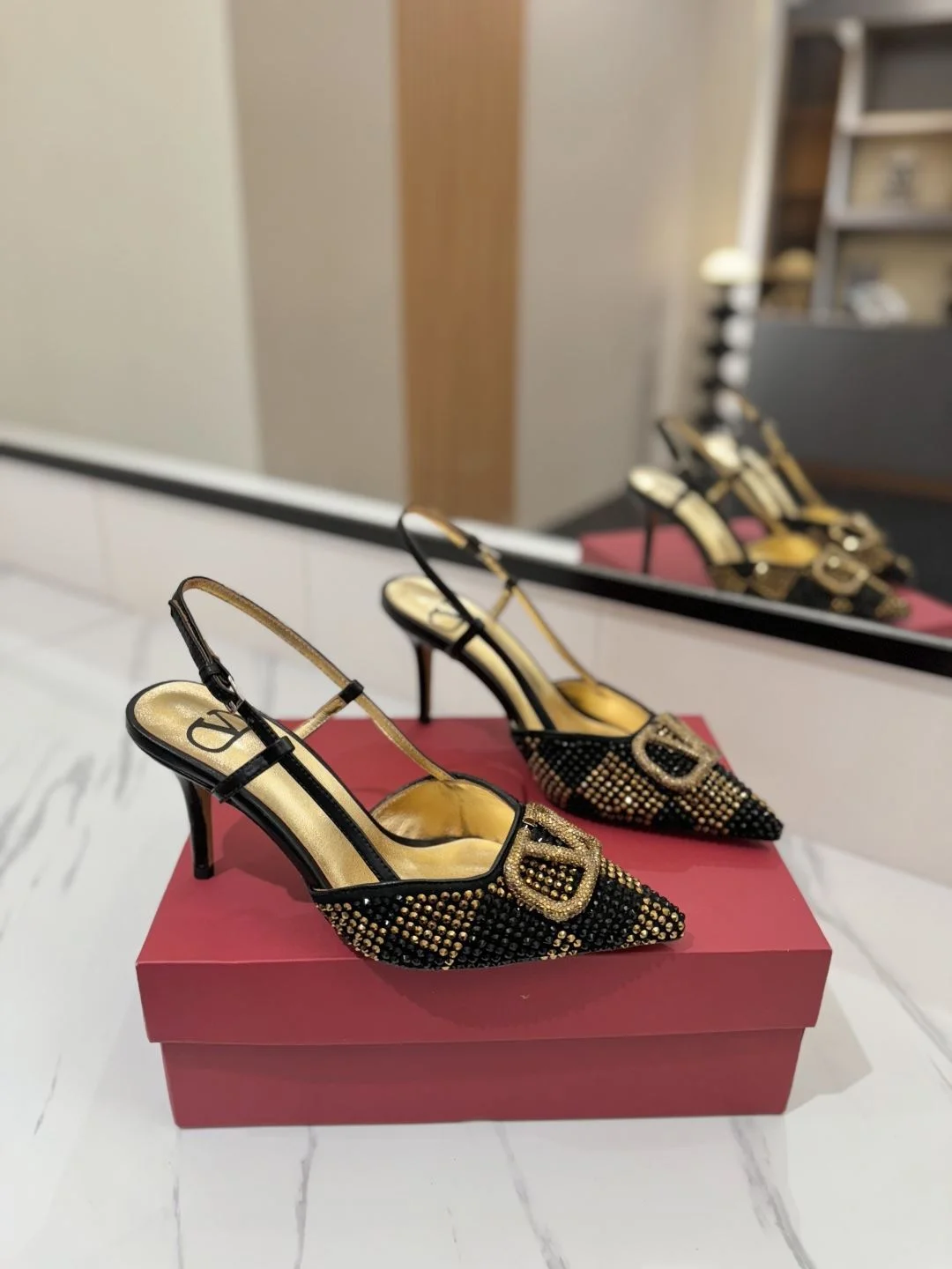 Valentino Sandals WaterResistant 35958