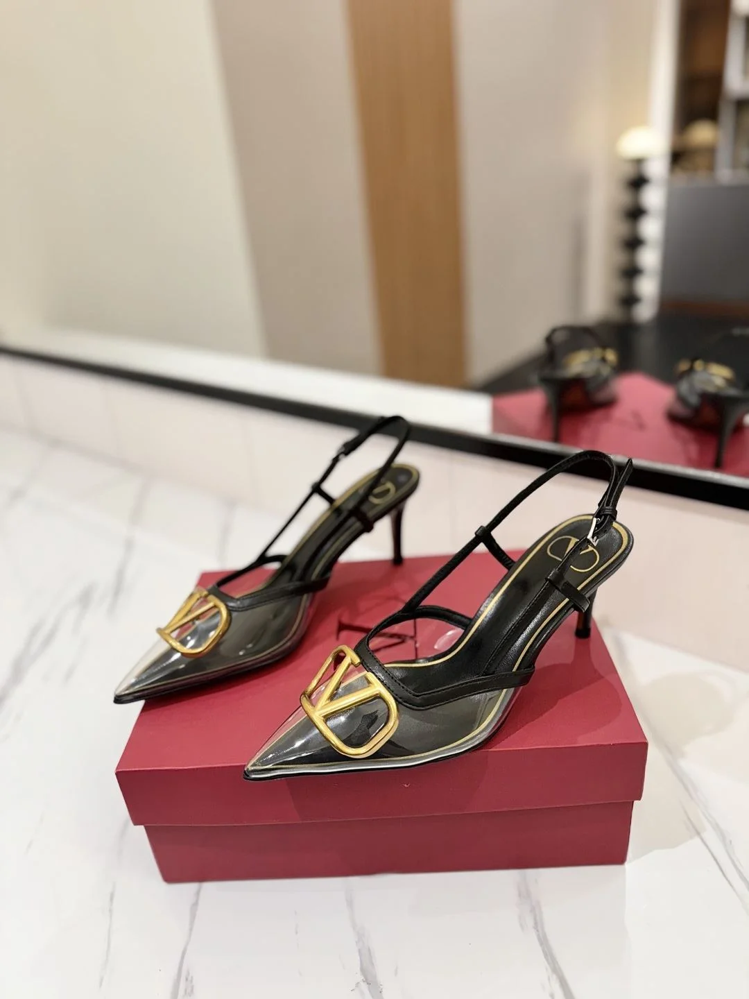 Valentino Sandals Snug 35954