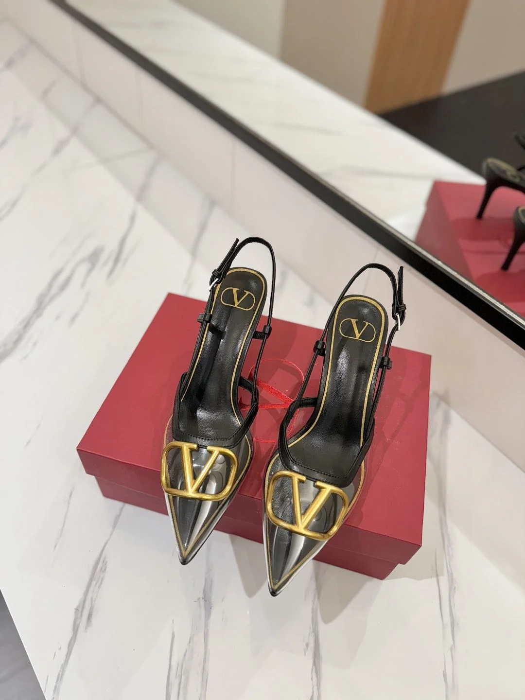 Valentino Sandals Snug 35954