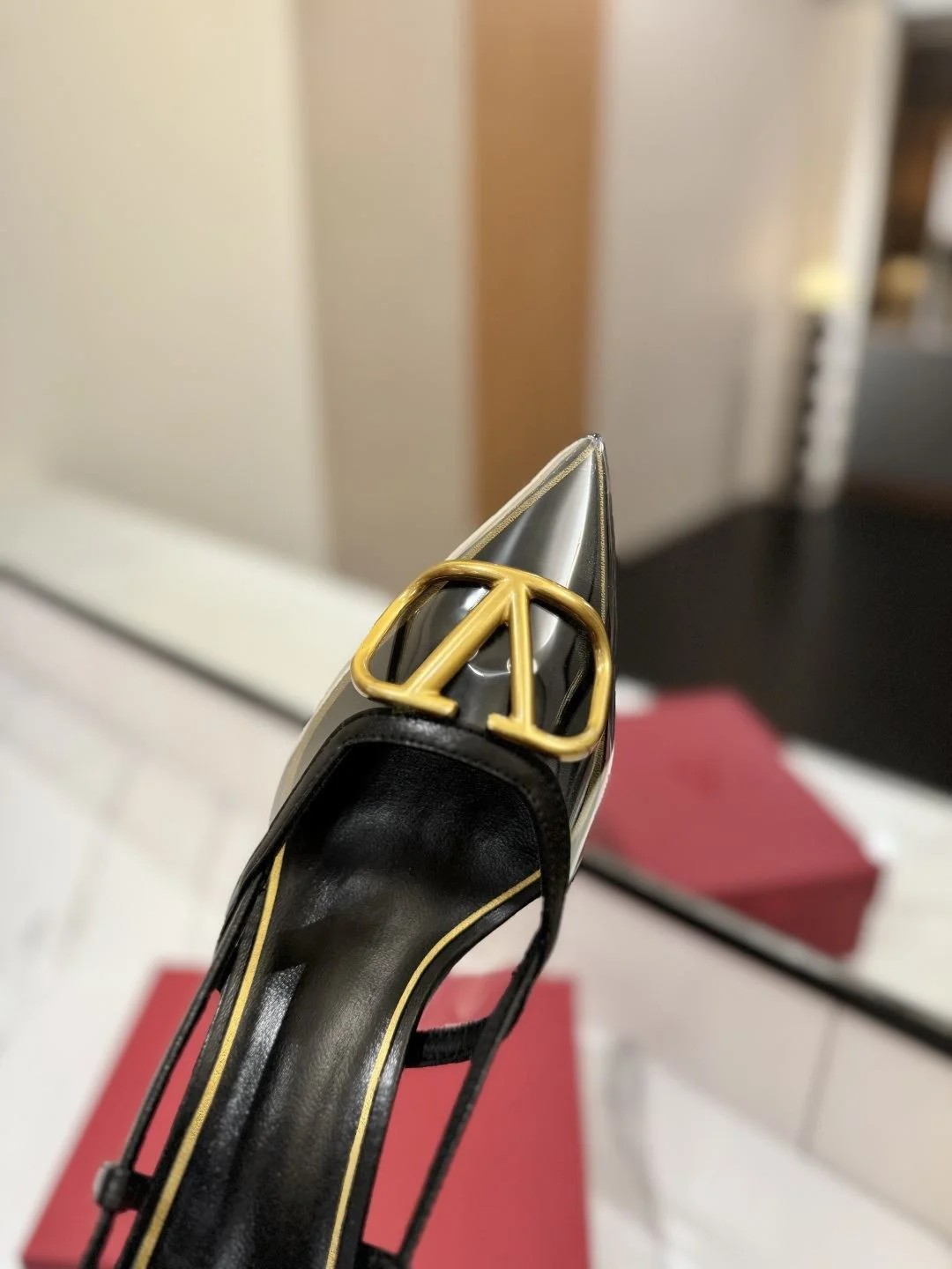 Valentino Sandals Snug 35954