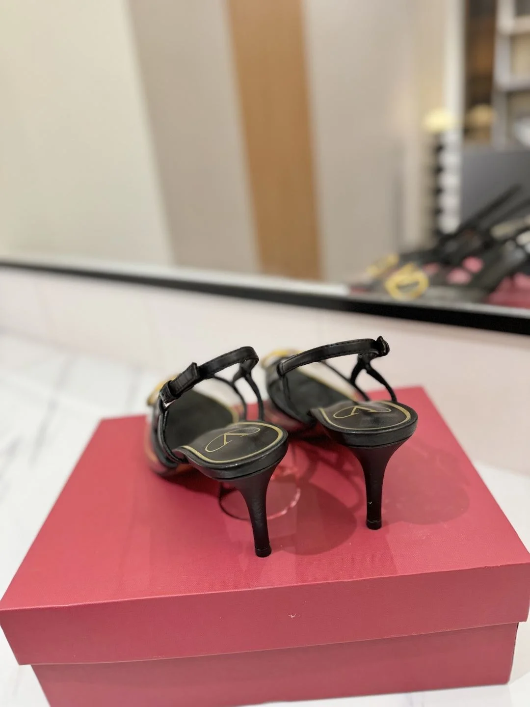 Valentino Sandals Snug 35954