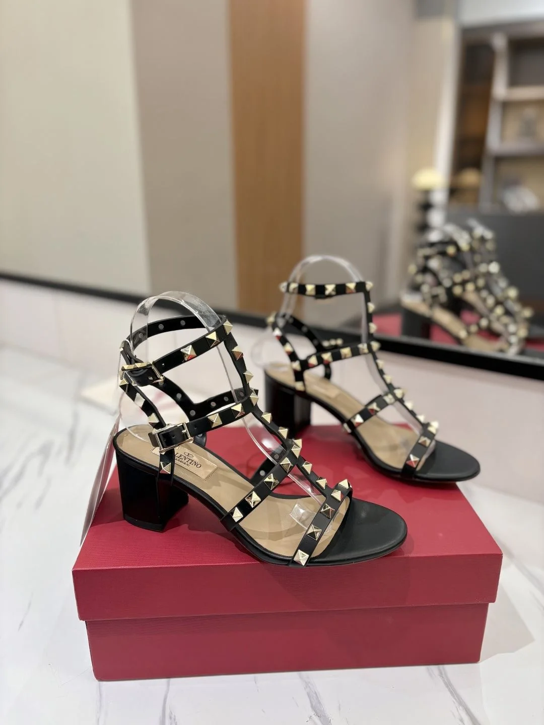 Valentino Sandals UrbanStyle 35945