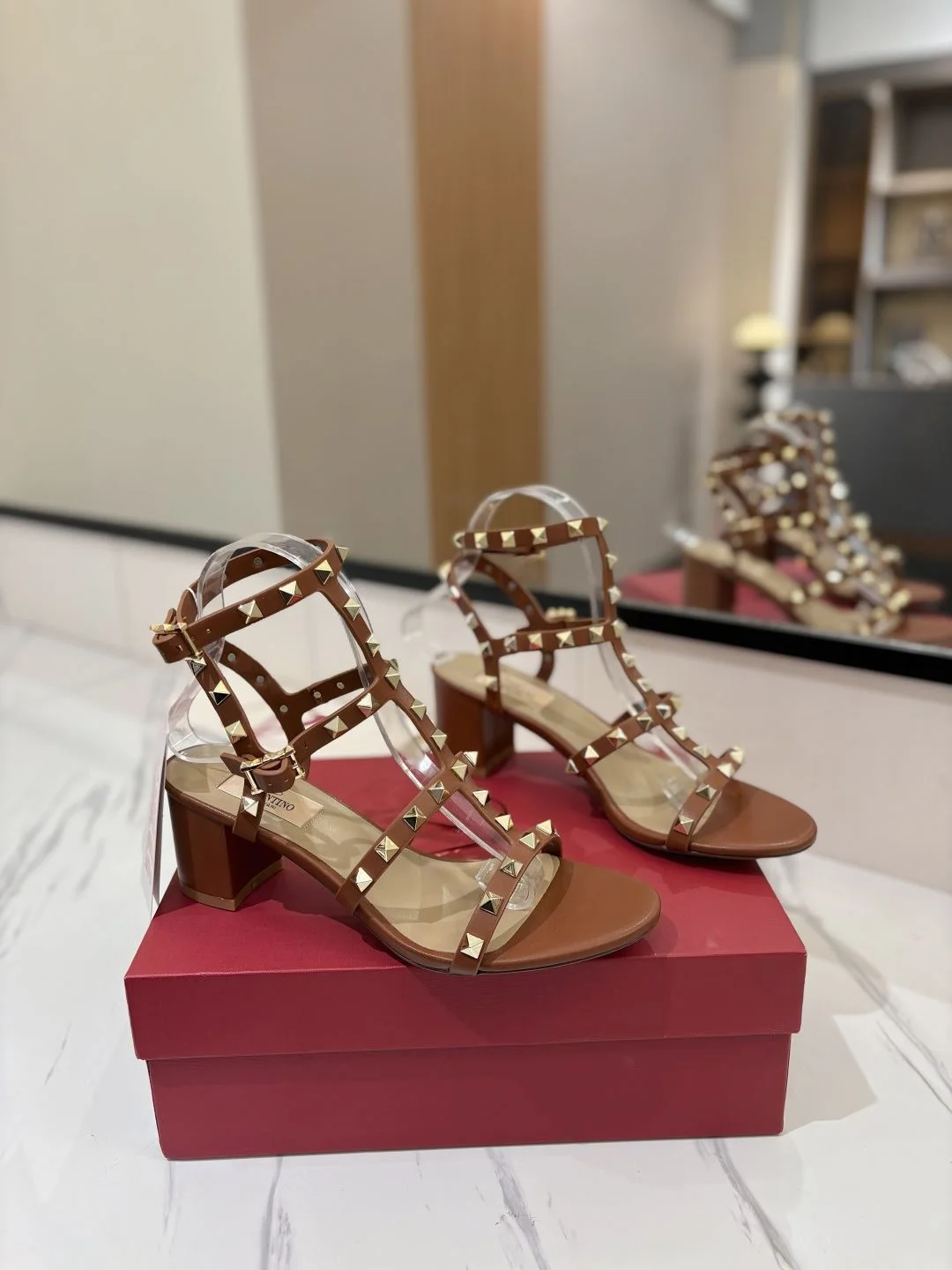 FlexibleFit Valentino Sandals 35940