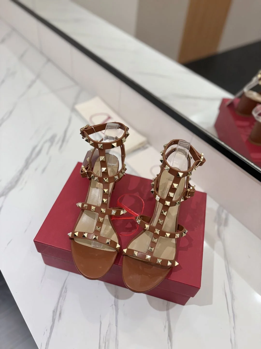 FlexibleFit Valentino Sandals 35940