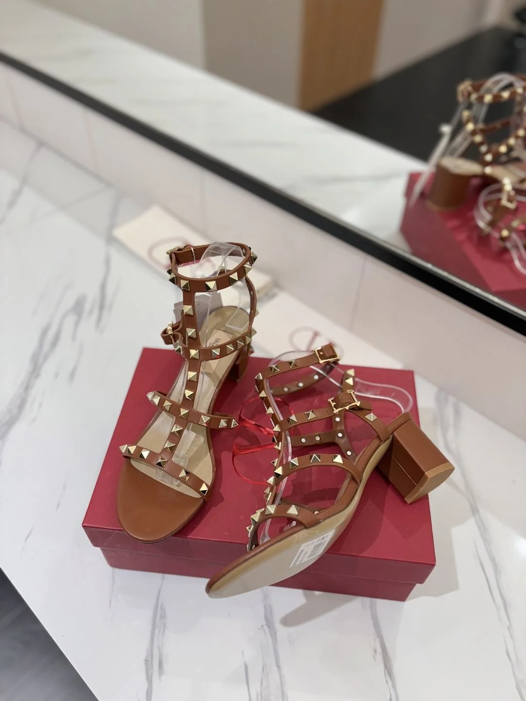 FlexibleFit Valentino Sandals 35940
